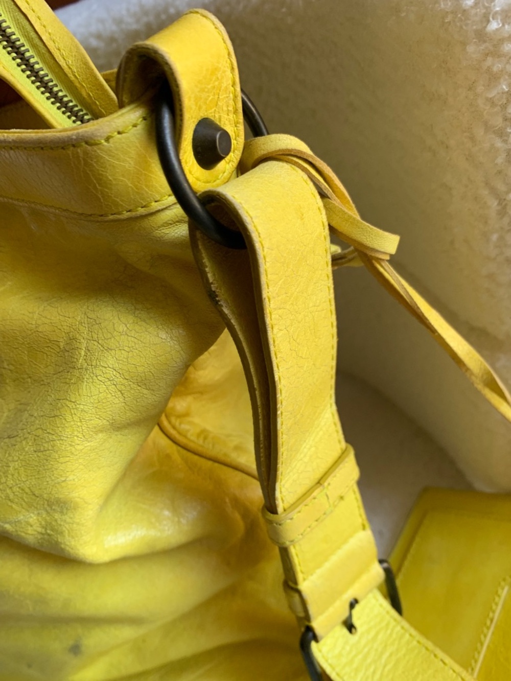 Authentic Balenciaga city Messenger Crossbody Bag - Picture 6 of 16